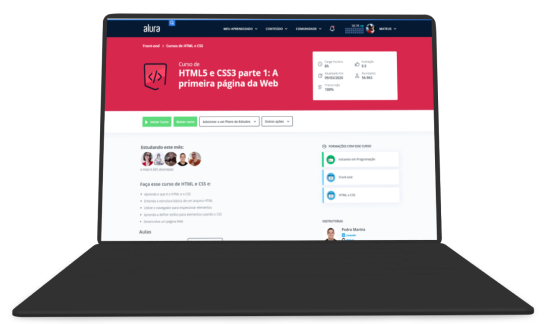 Laptop com o site da alura aberto
